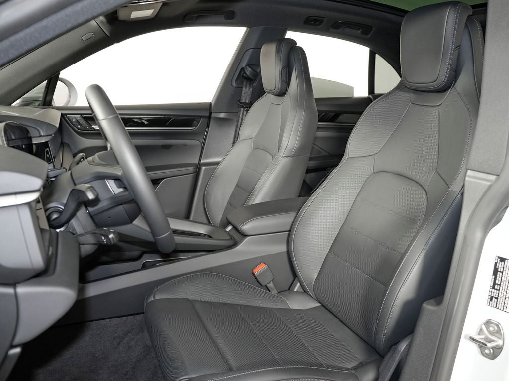 2025 Porsche Macan Electric 4