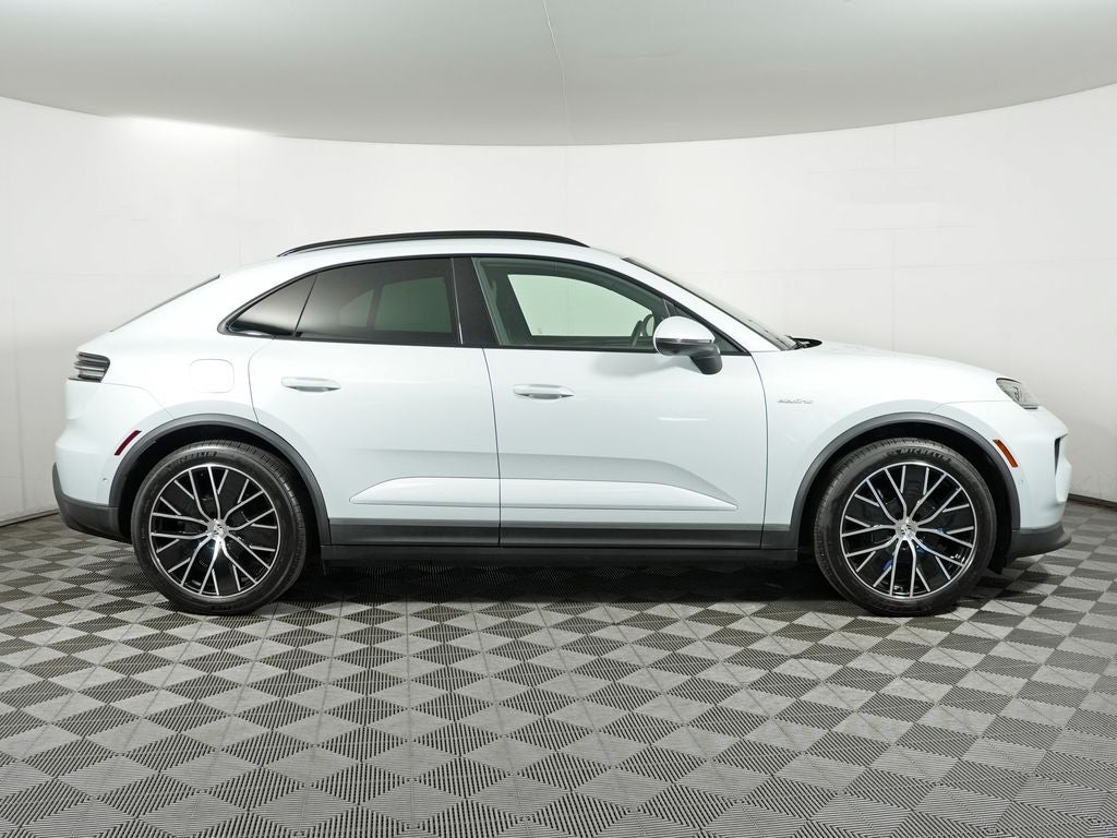 2025 Porsche Macan Electric 4