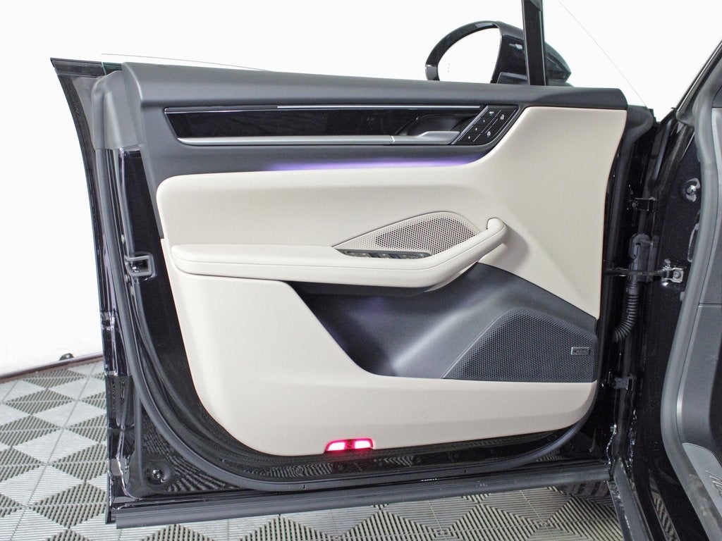 2025 Porsche Macan Electric 4