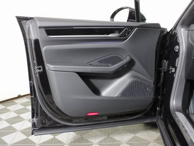 2025 Porsche Macan Electric 4