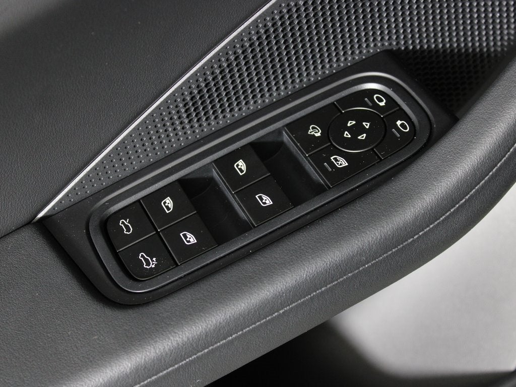 2025 Porsche Macan Electric 4