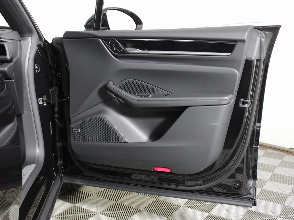 2025 Porsche Macan Electric 4