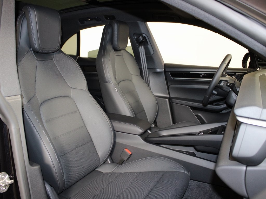 2025 Porsche Macan Electric 4