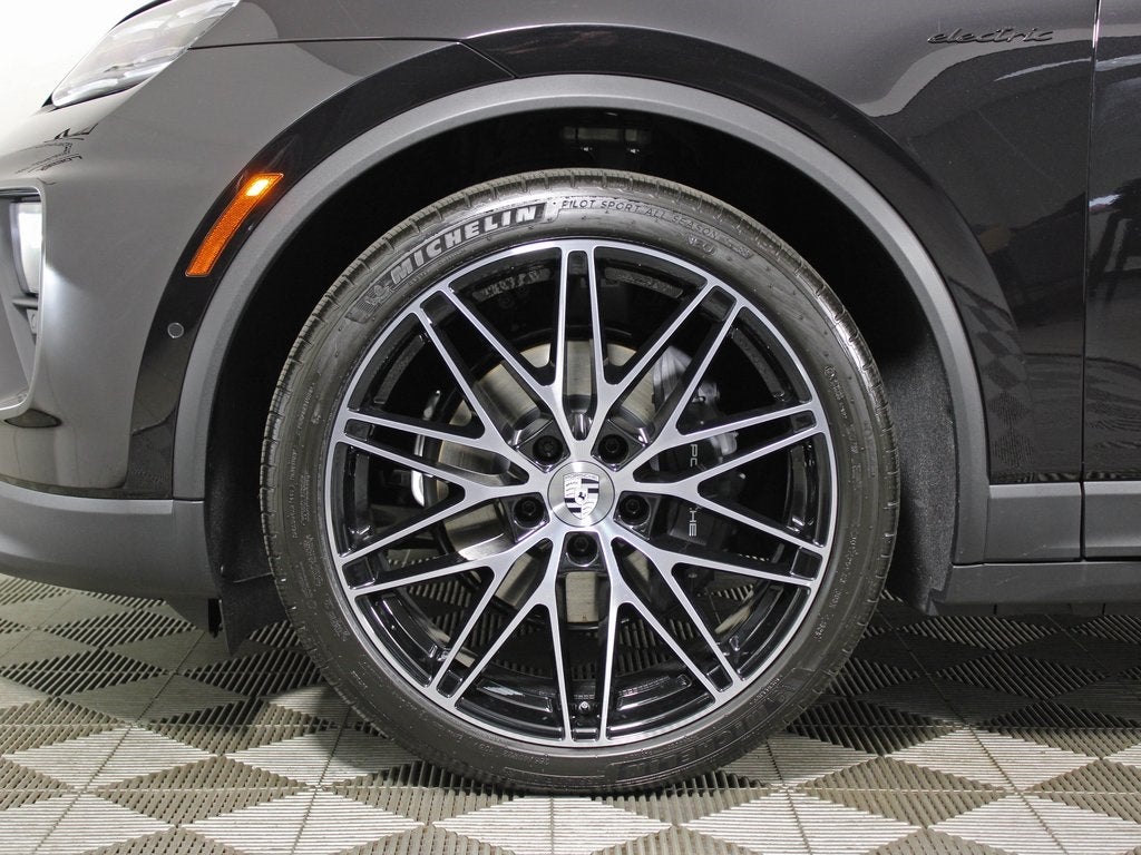 2025 Porsche Macan Electric 4