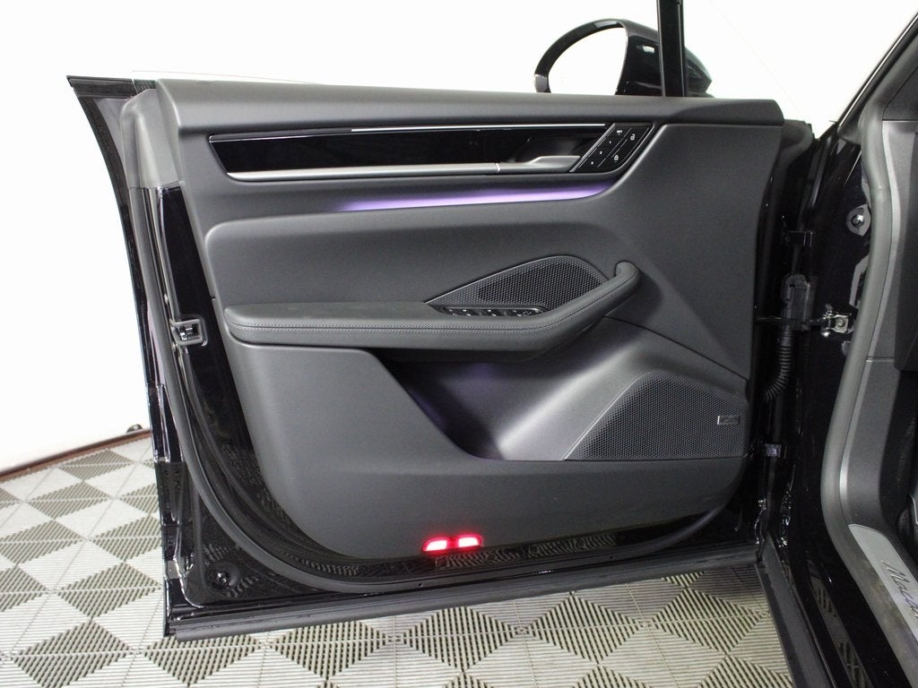 2025 Porsche Macan Electric 4