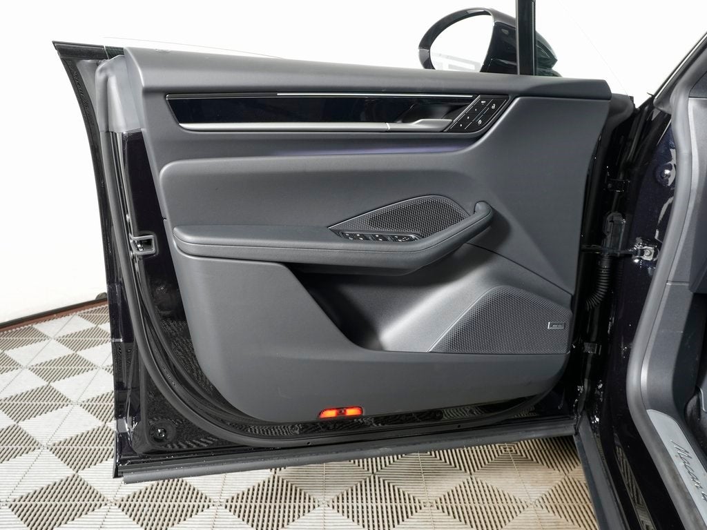 2026 Porsche Macan 4 Electric Base