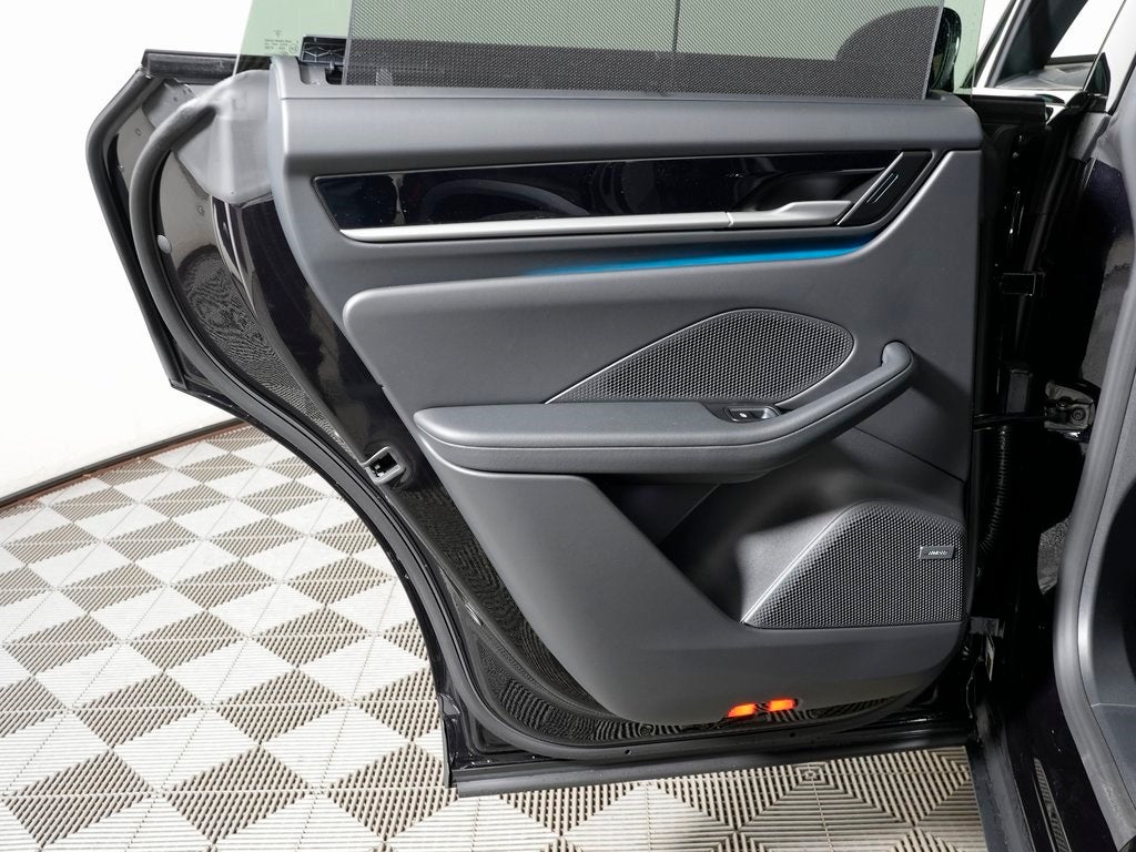 2026 Porsche Macan 4 Electric Base