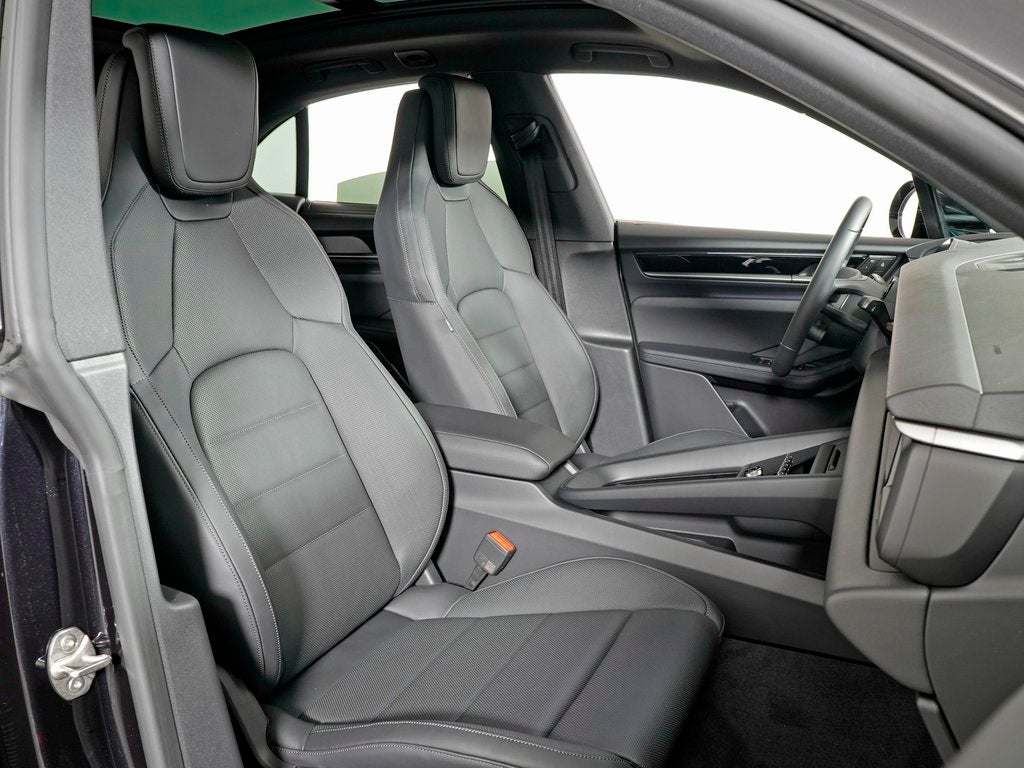 2026 Porsche Macan 4 Electric Base