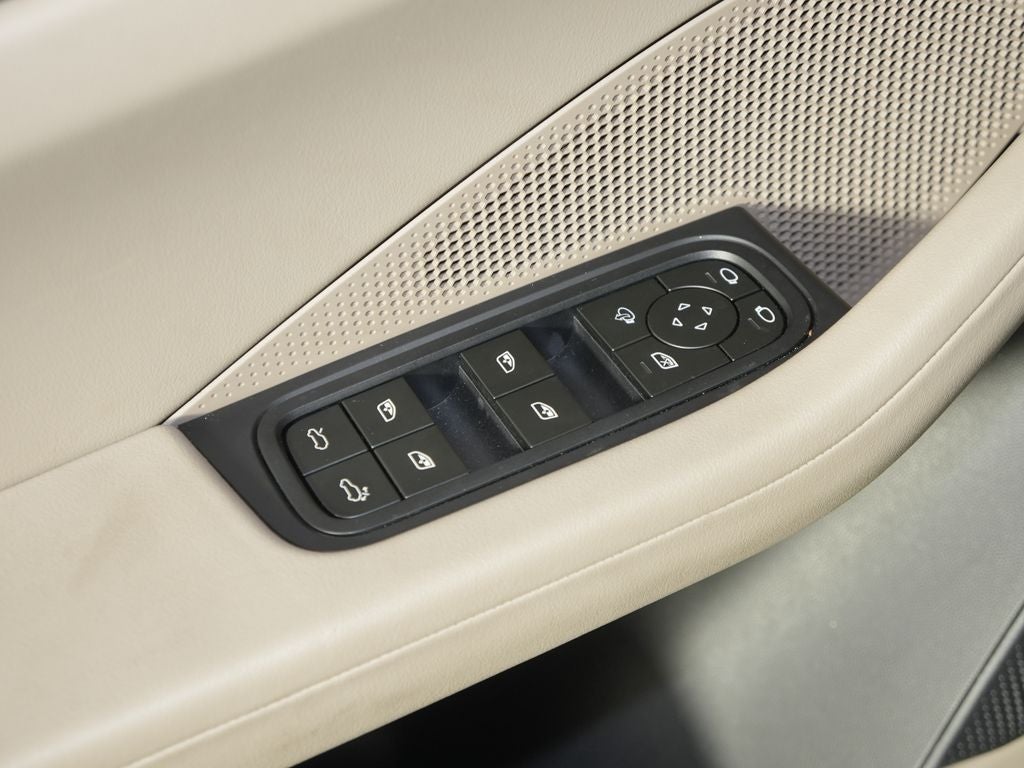 2025 Porsche Macan Electric 4