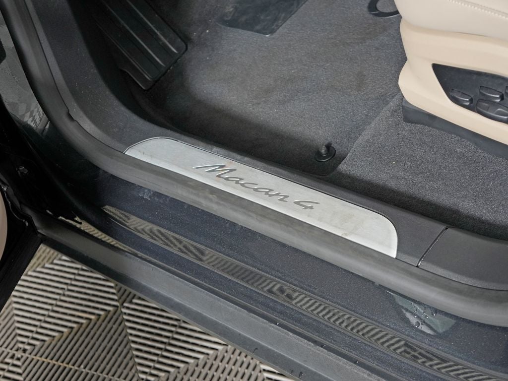 2025 Porsche Macan Electric 4