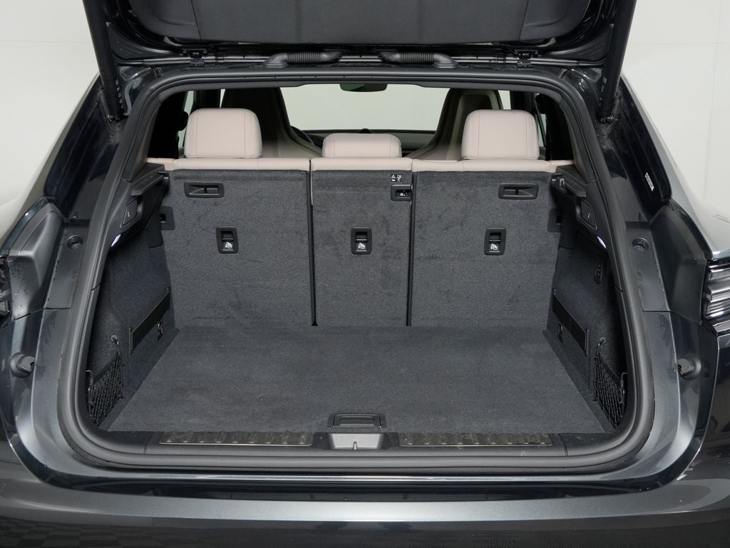 2025 Porsche Macan Electric 4