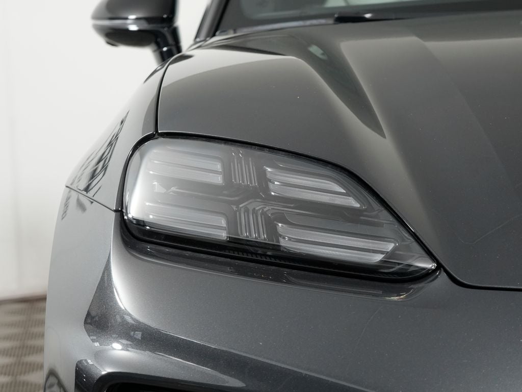 2025 Porsche Macan Electric 4