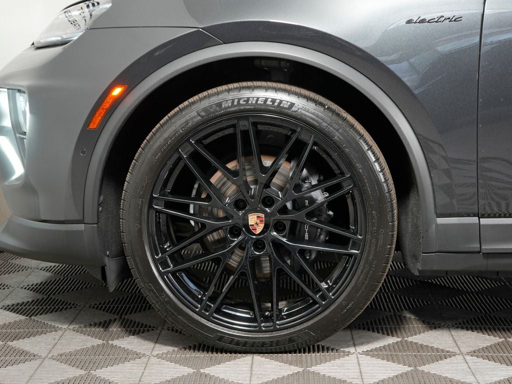 2025 Porsche Macan Electric 4