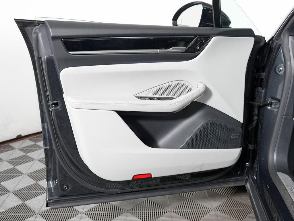 2025 Porsche Macan Electric 4