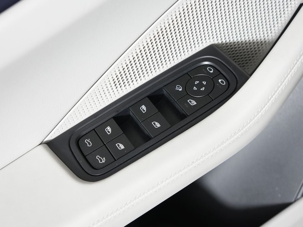2025 Porsche Macan Electric 4