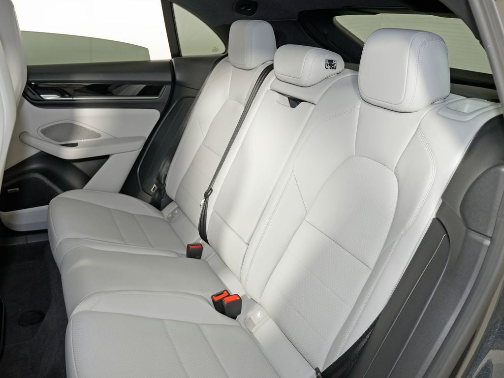 2025 Porsche Macan Electric 4