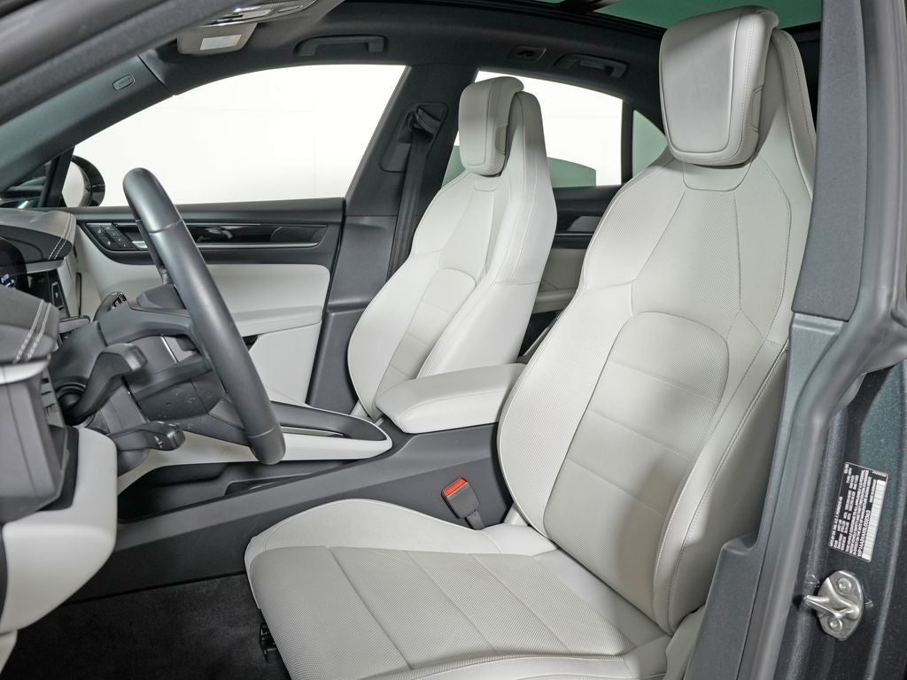 2025 Porsche Macan Electric 4