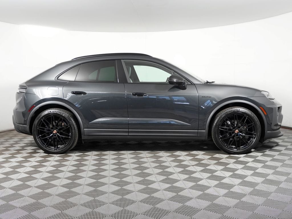 2025 Porsche Macan Electric 4