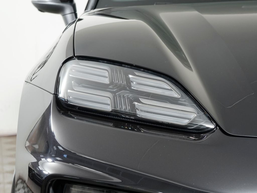 2025 Porsche Macan Electric 4