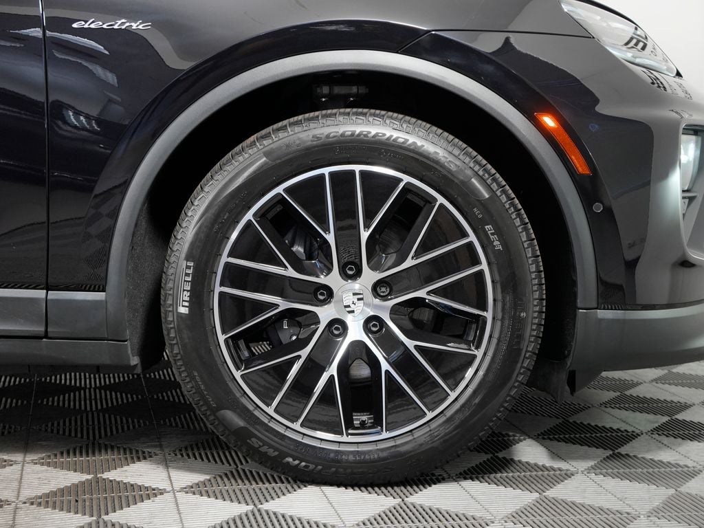 2025 Porsche Macan Electric 4