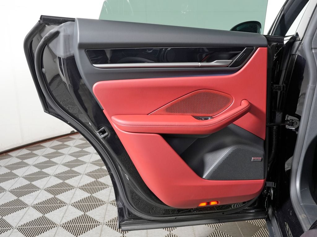 2025 Porsche Macan Electric 4
