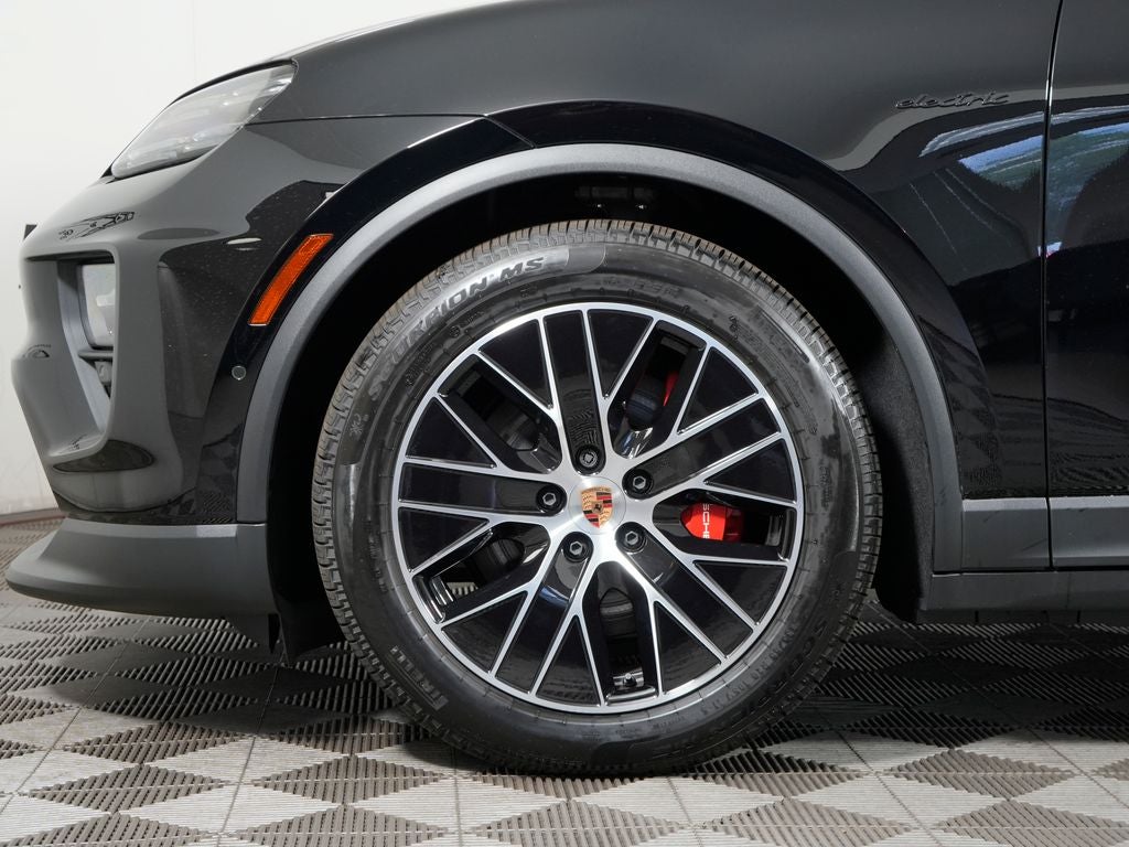 2025 Porsche Macan Electric 4S