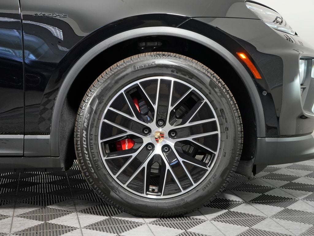 2025 Porsche Macan Electric 4S
