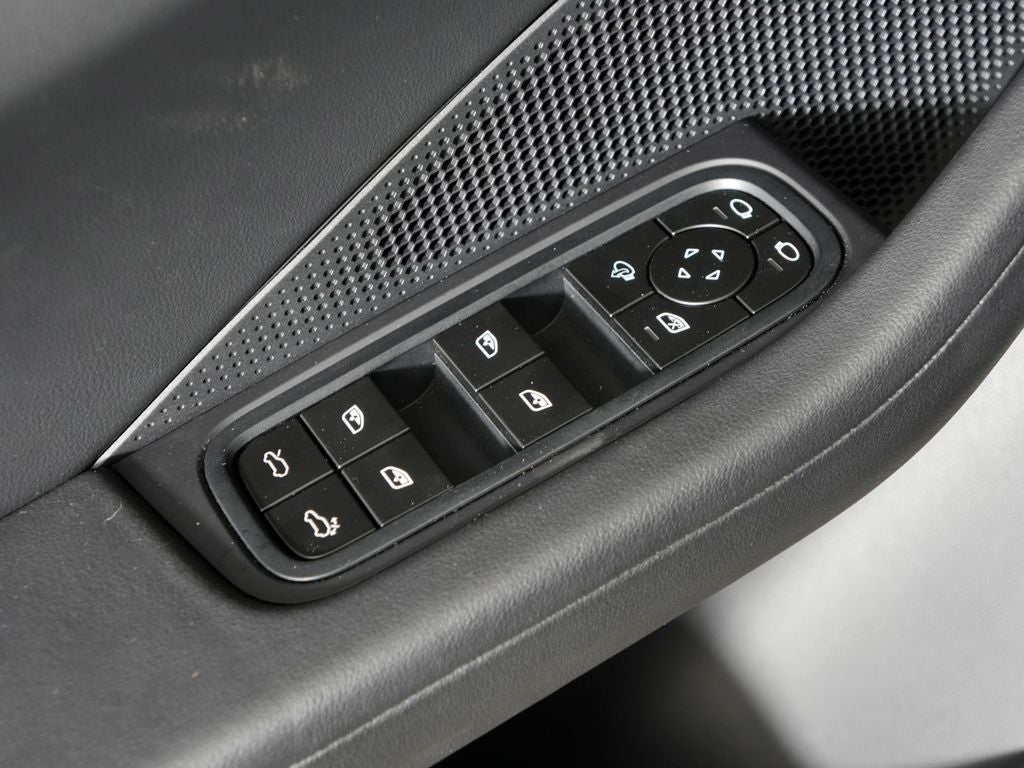 2025 Porsche Macan Electric 4S