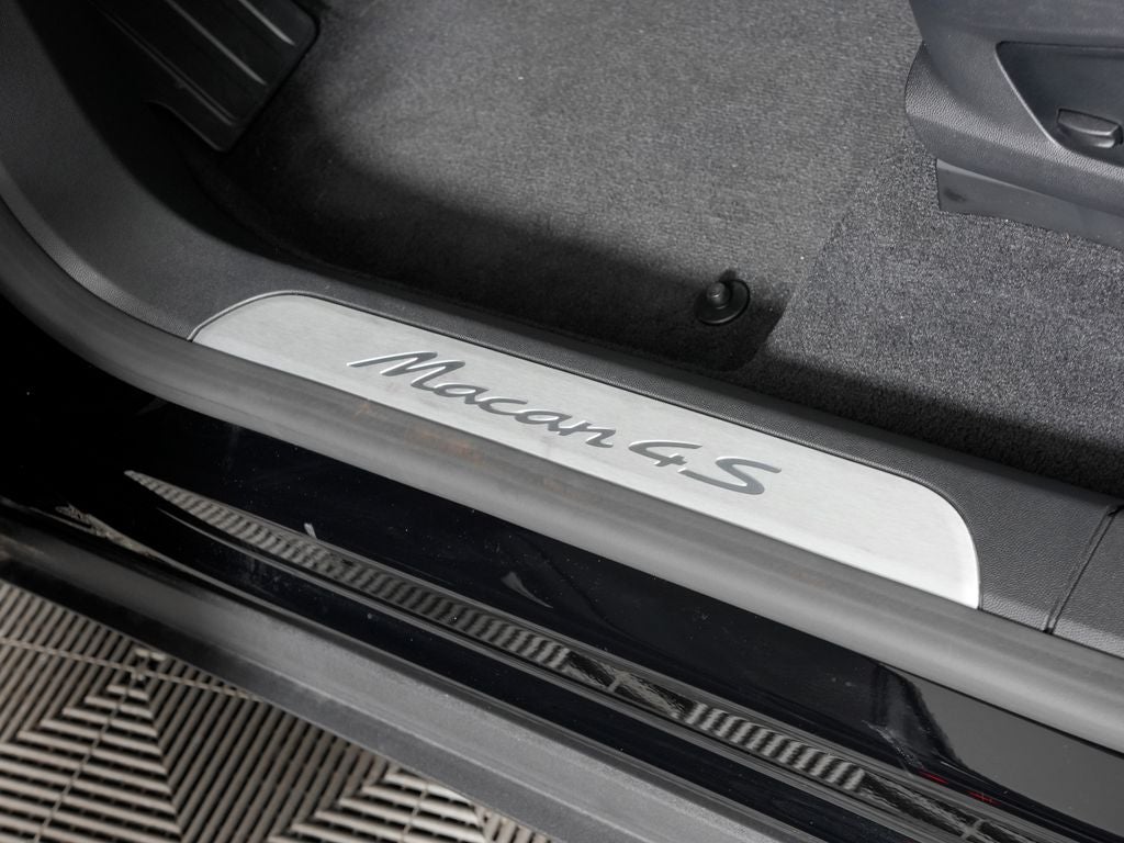 2025 Porsche Macan Electric 4S