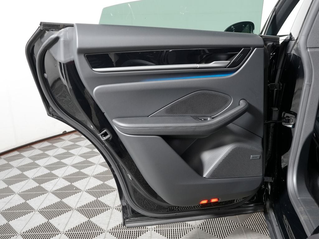 2025 Porsche Macan Electric 4S