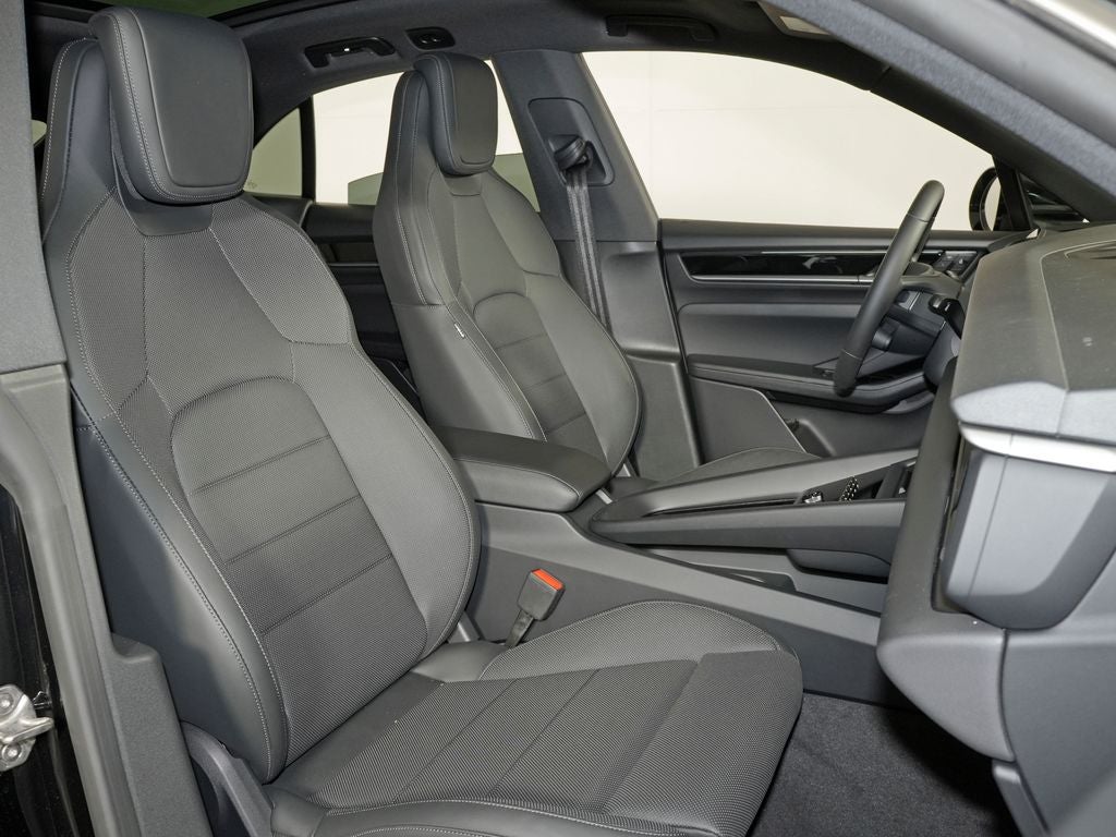 2025 Porsche Macan Electric 4S