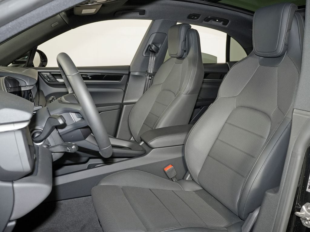 2025 Porsche Macan Electric 4S