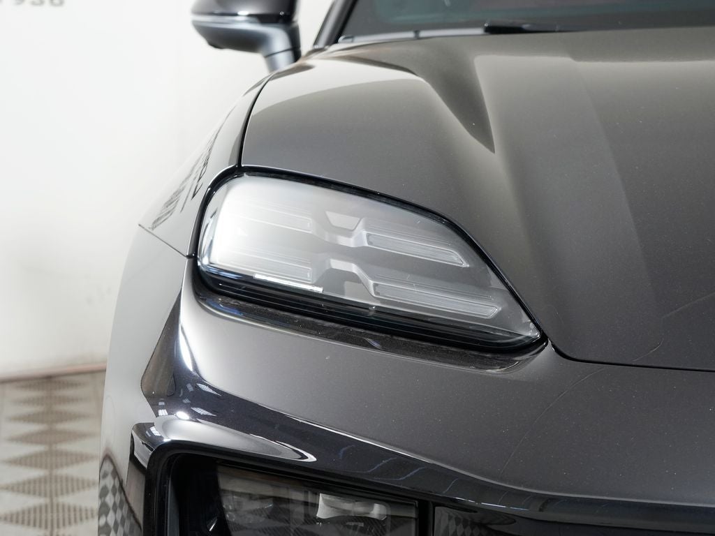 2025 Porsche Macan Electric 4S
