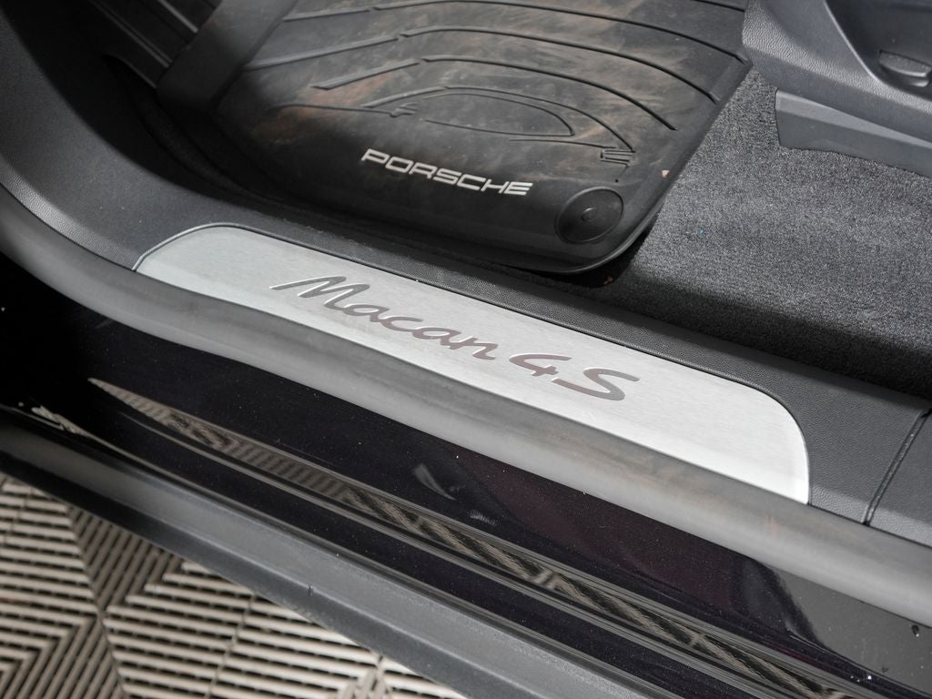 2025 Porsche Macan Electric 4S