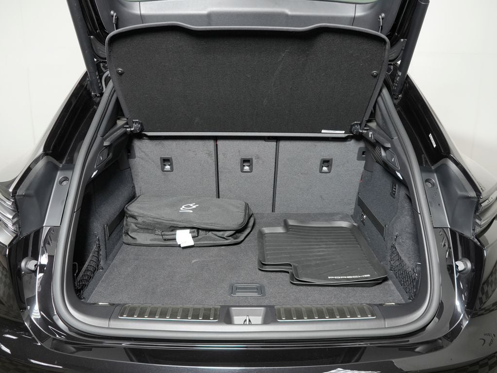 2025 Porsche Macan Electric 4S