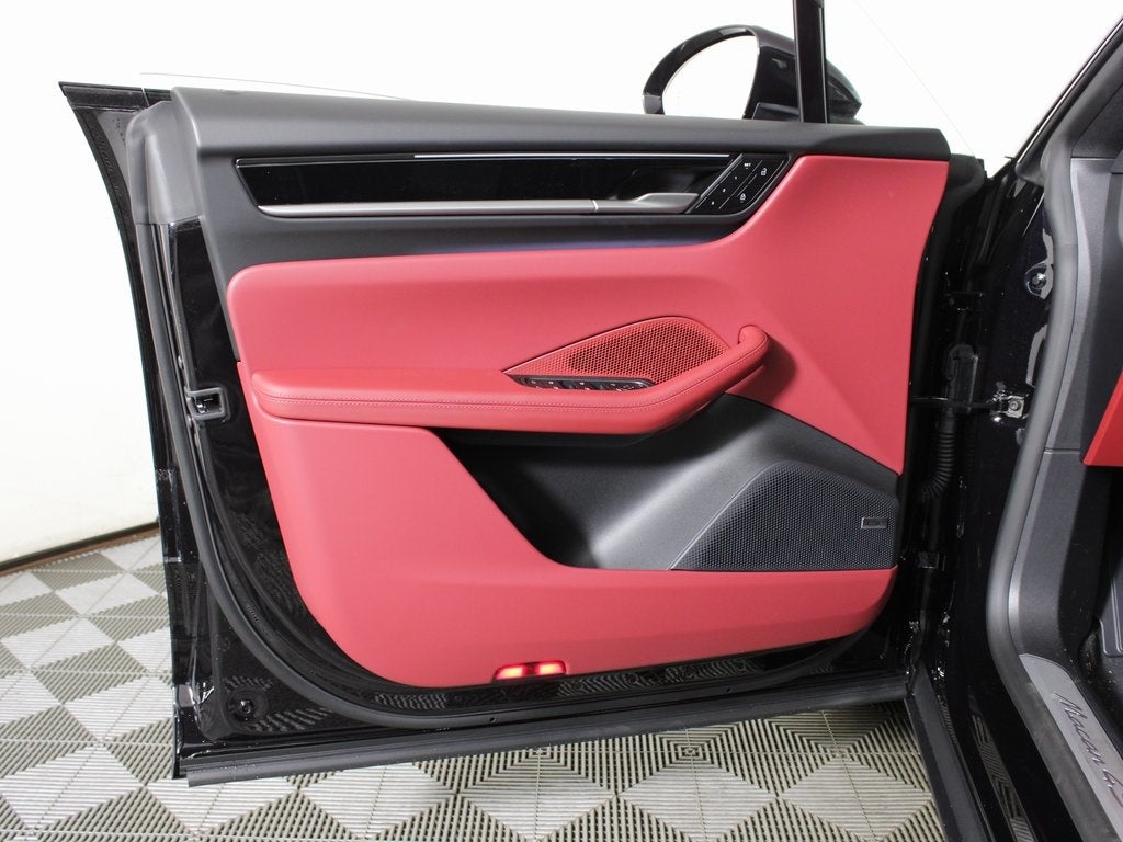 2025 Porsche Macan Electric 4S