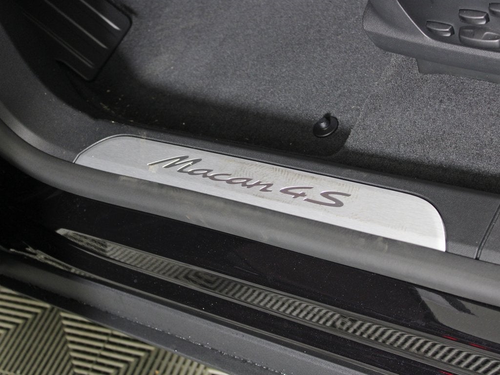 2025 Porsche Macan Electric 4S