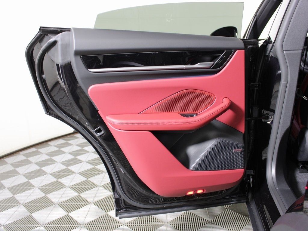 2025 Porsche Macan Electric 4S