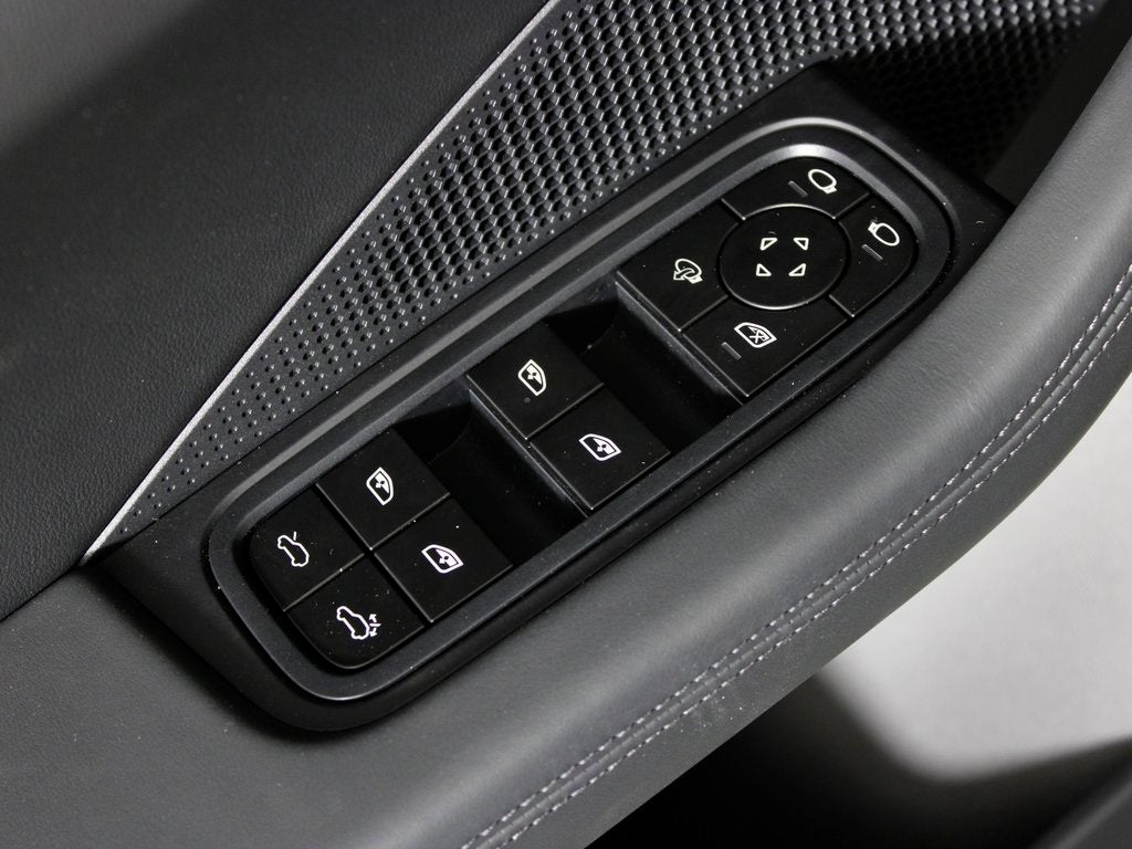 2025 Porsche Macan Electric 4S