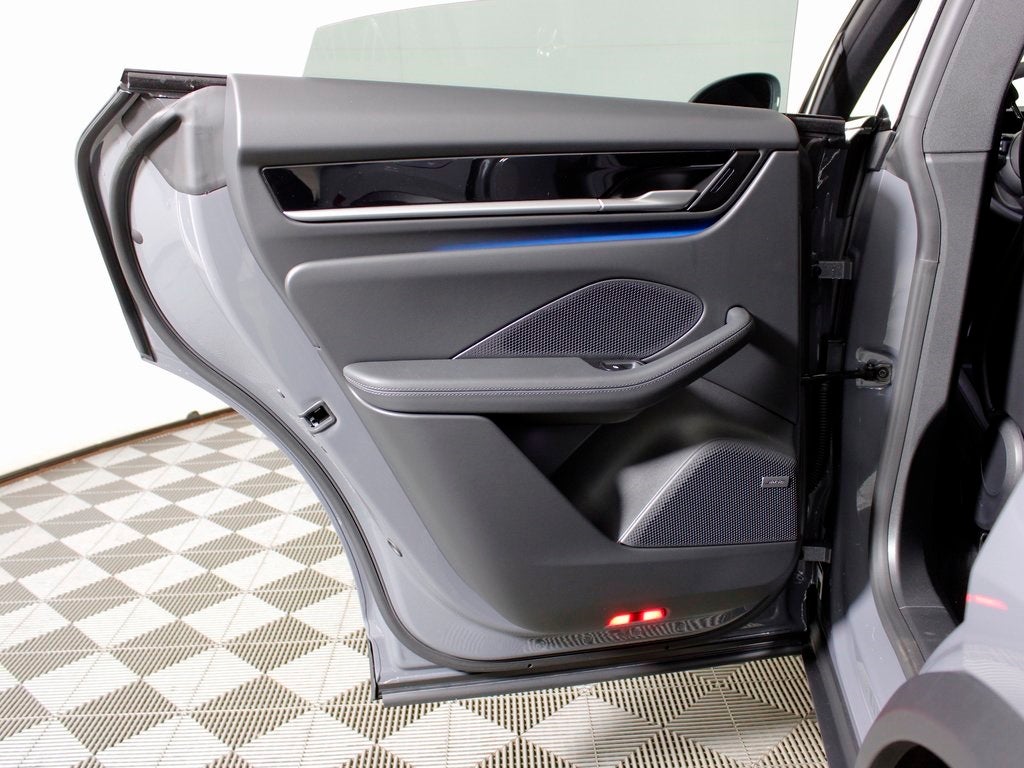 2025 Porsche Macan Electric 4S