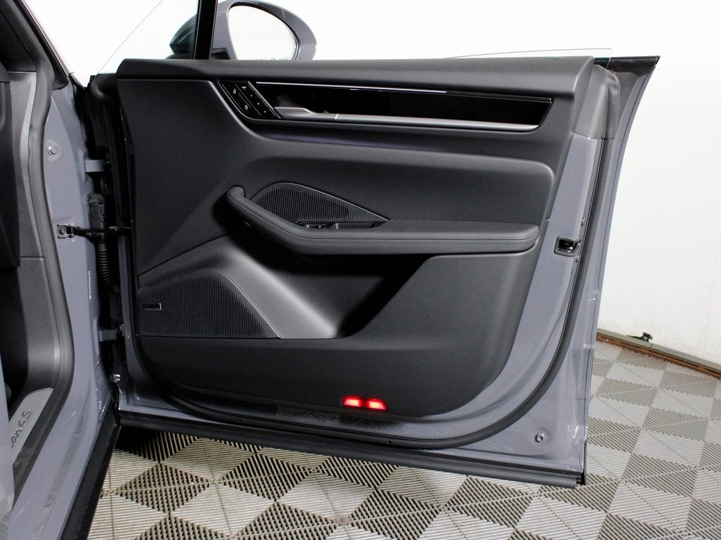 2025 Porsche Macan Electric 4S