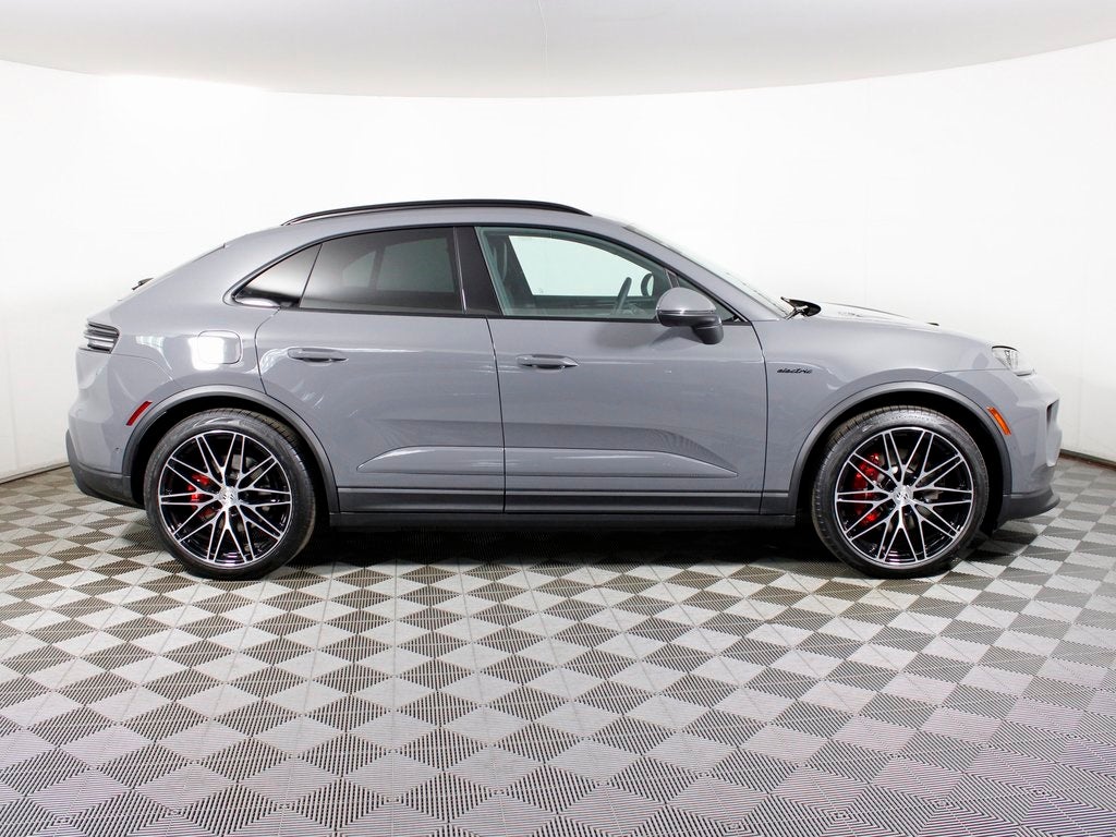 2025 Porsche Macan Electric 4S