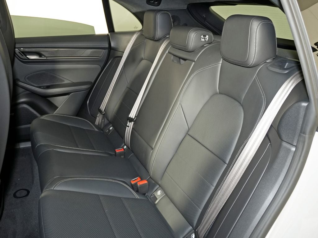 2026 Porsche Macan Electric Turbo