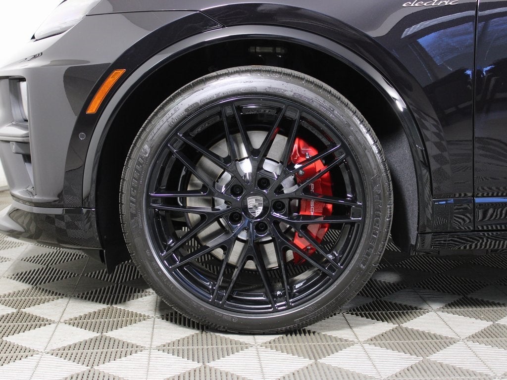 2025 Porsche Macan Electric Turbo