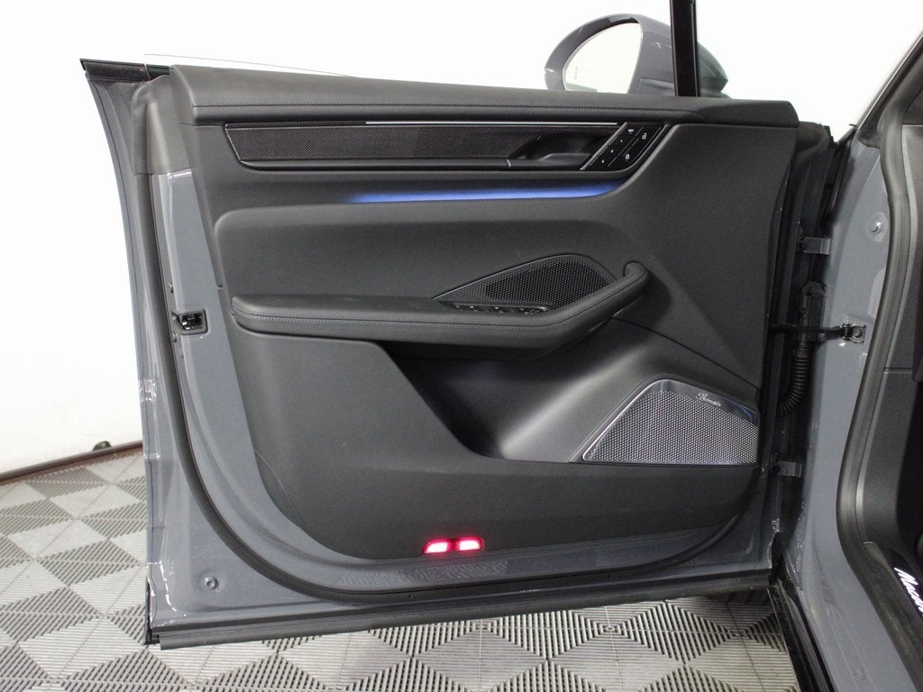 2025 Porsche Macan Electric Turbo