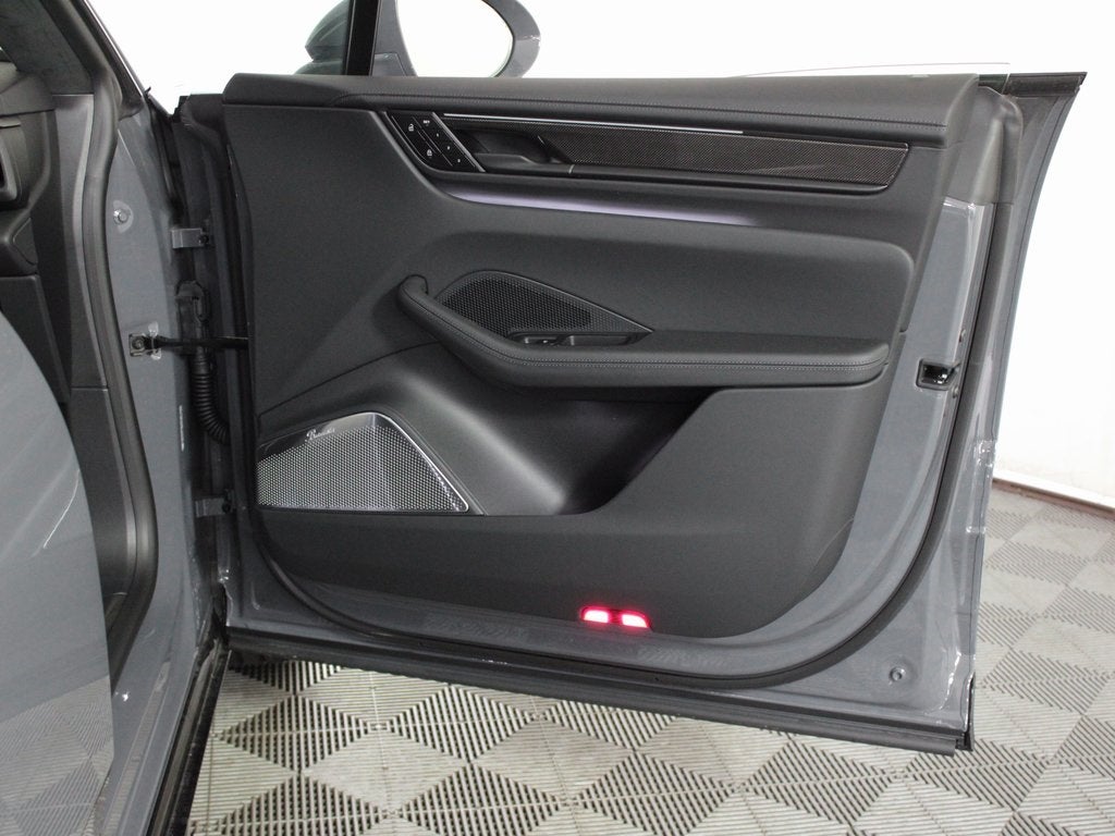 2025 Porsche Macan Electric Turbo