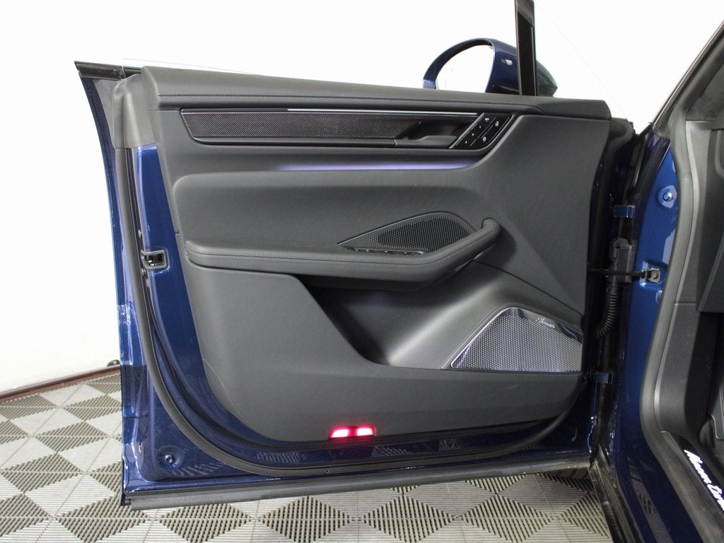 2025 Porsche Macan Electric Turbo