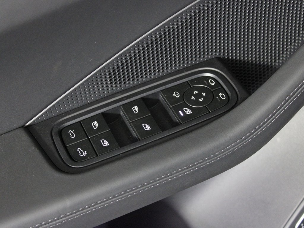 2025 Porsche Macan Electric Turbo