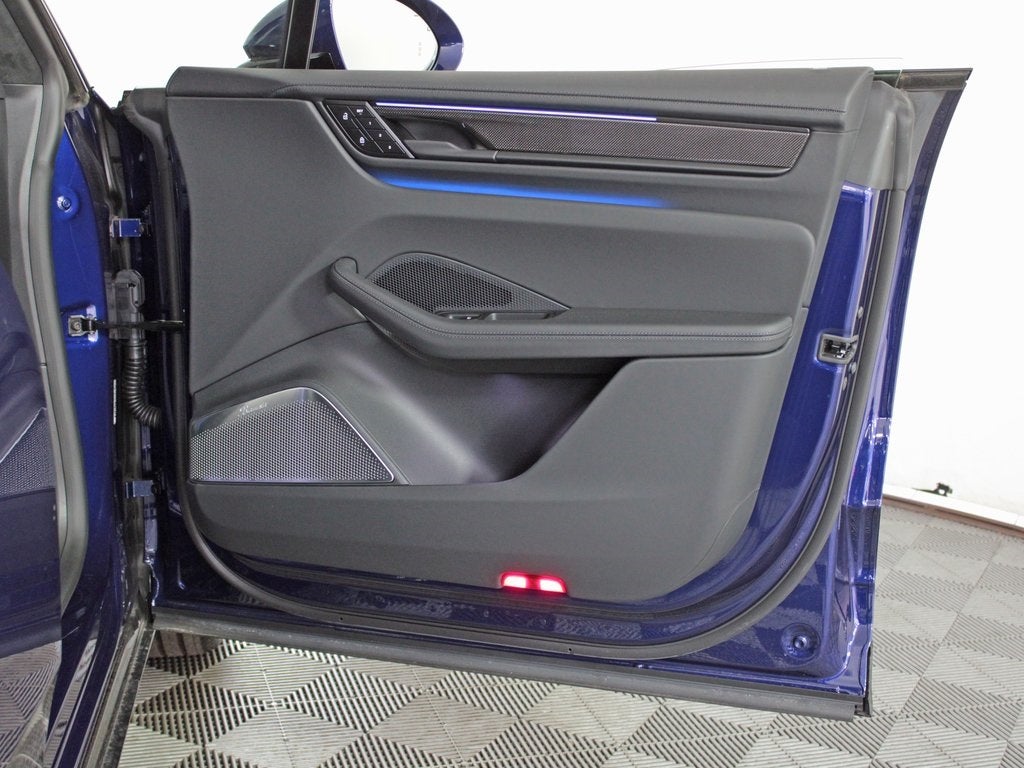 2025 Porsche Macan Electric Turbo