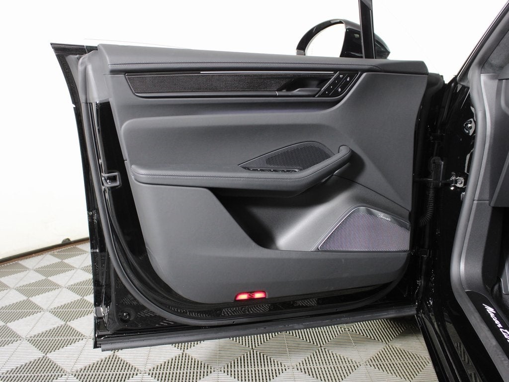 2025 Porsche Macan Electric Turbo